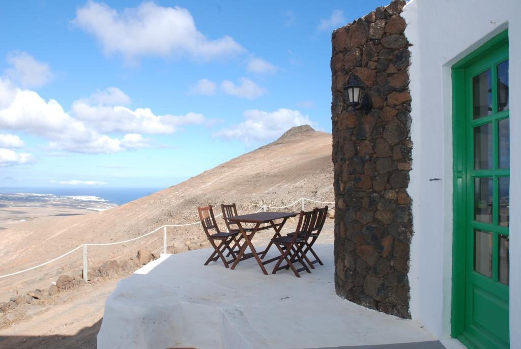 Villa El Perinque Femés Exterior photo